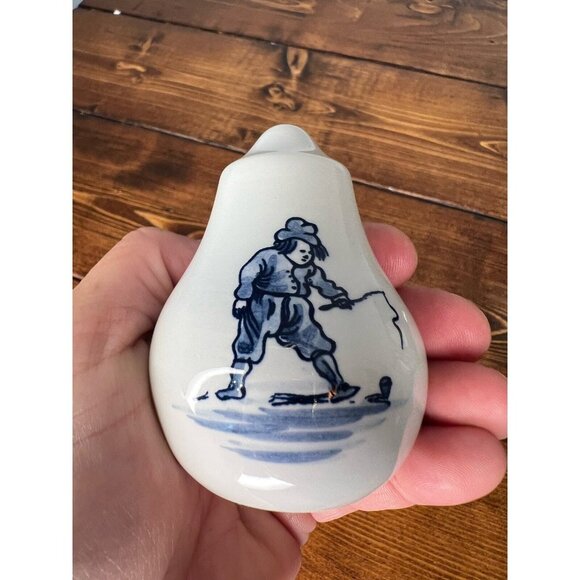 Vintage salt and pepper shakers Dutch boy stick horse kite flying - Picture 11 of 11